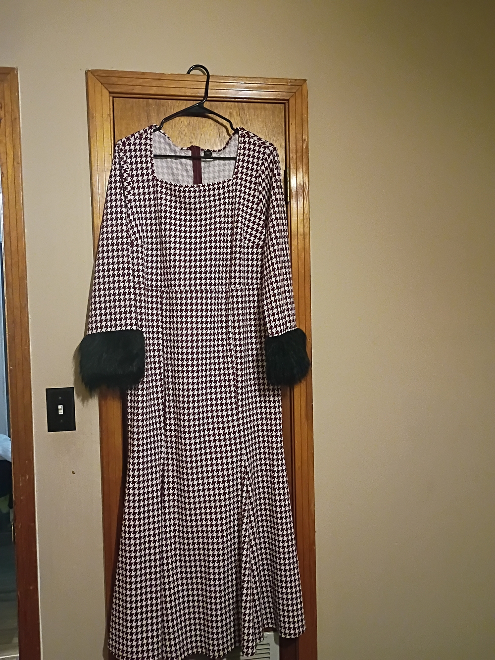 SHEIN Black & White Houndstooth Maxi Dress with Faux Fur Cuffs